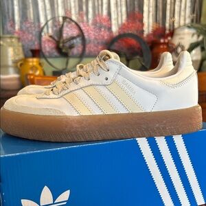 Women's Adidas Sambae Sneakers. White and Cream. Excellent condition! Fits 5.5